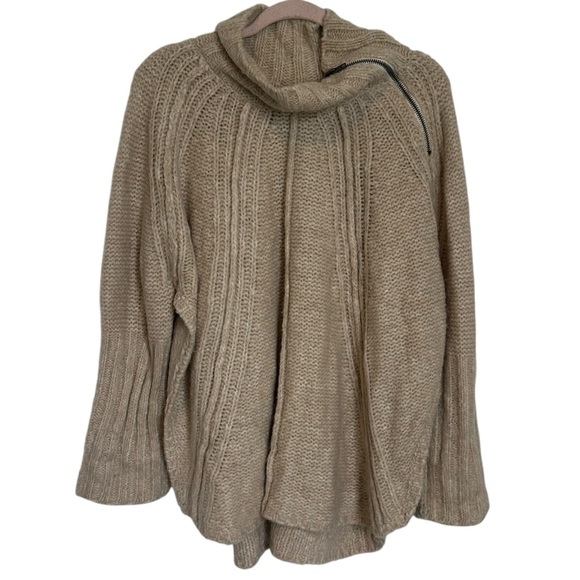Free People Zip Split Pullover Sweater Size XS/S. Excellent preowned condition - Picture 1 of 8